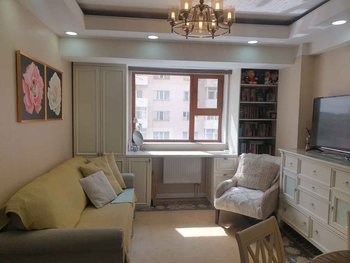 舒适、现代化的单卧室公寓、咖啡和茶！ UB