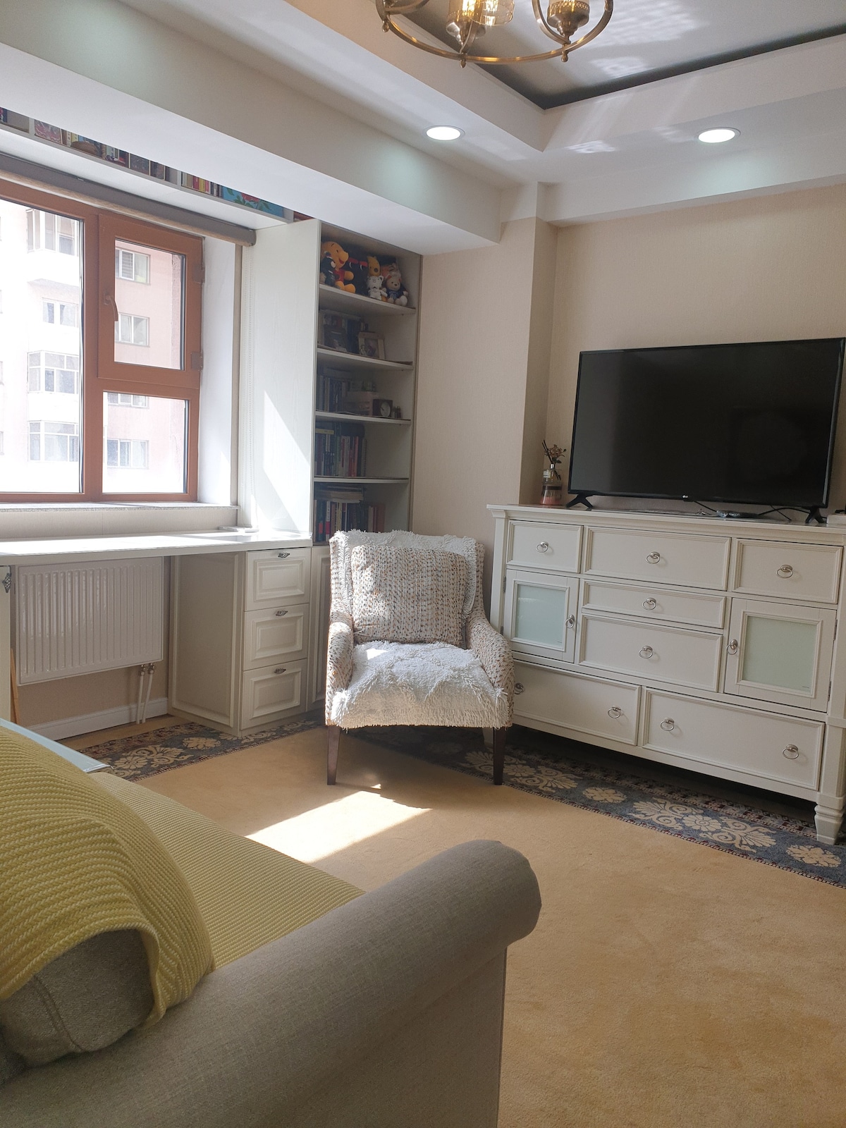 舒适、现代化的单卧室公寓、咖啡和茶！ UB