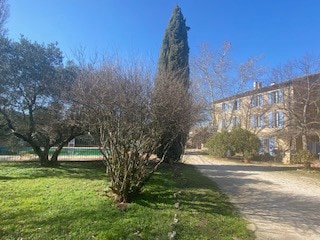 Charmant appartement dans mas provençal