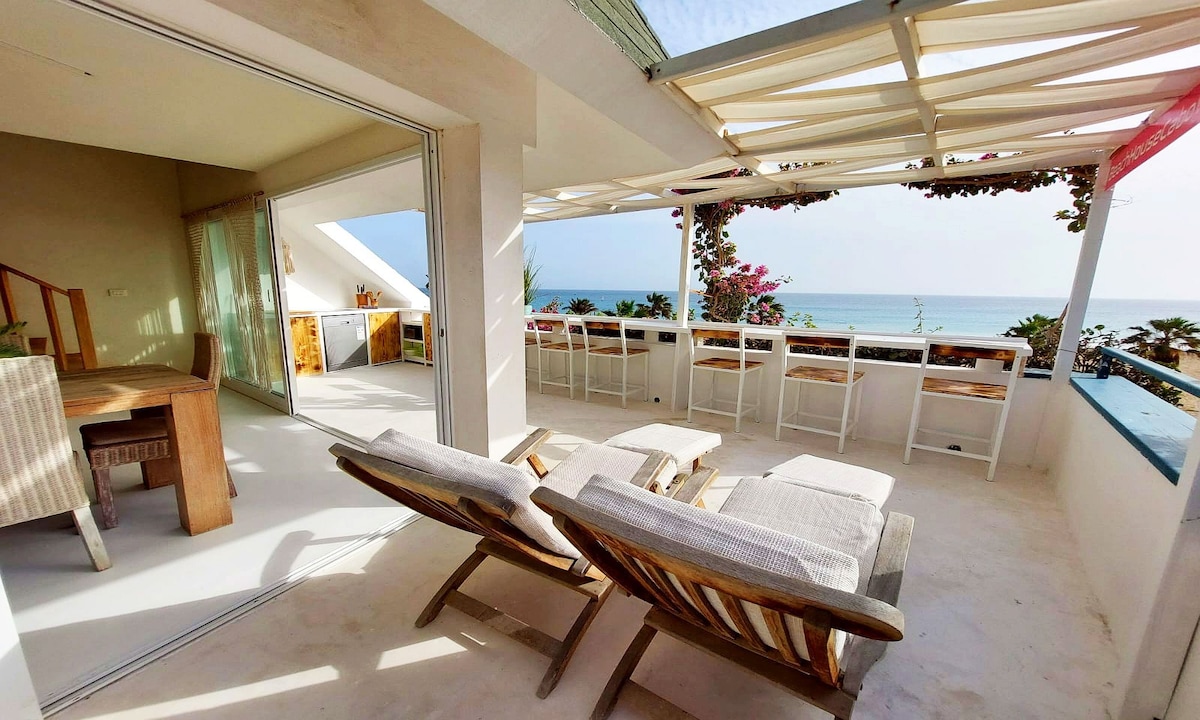 Beach penthouse + sea view rooftopbar + Fiber WiFi