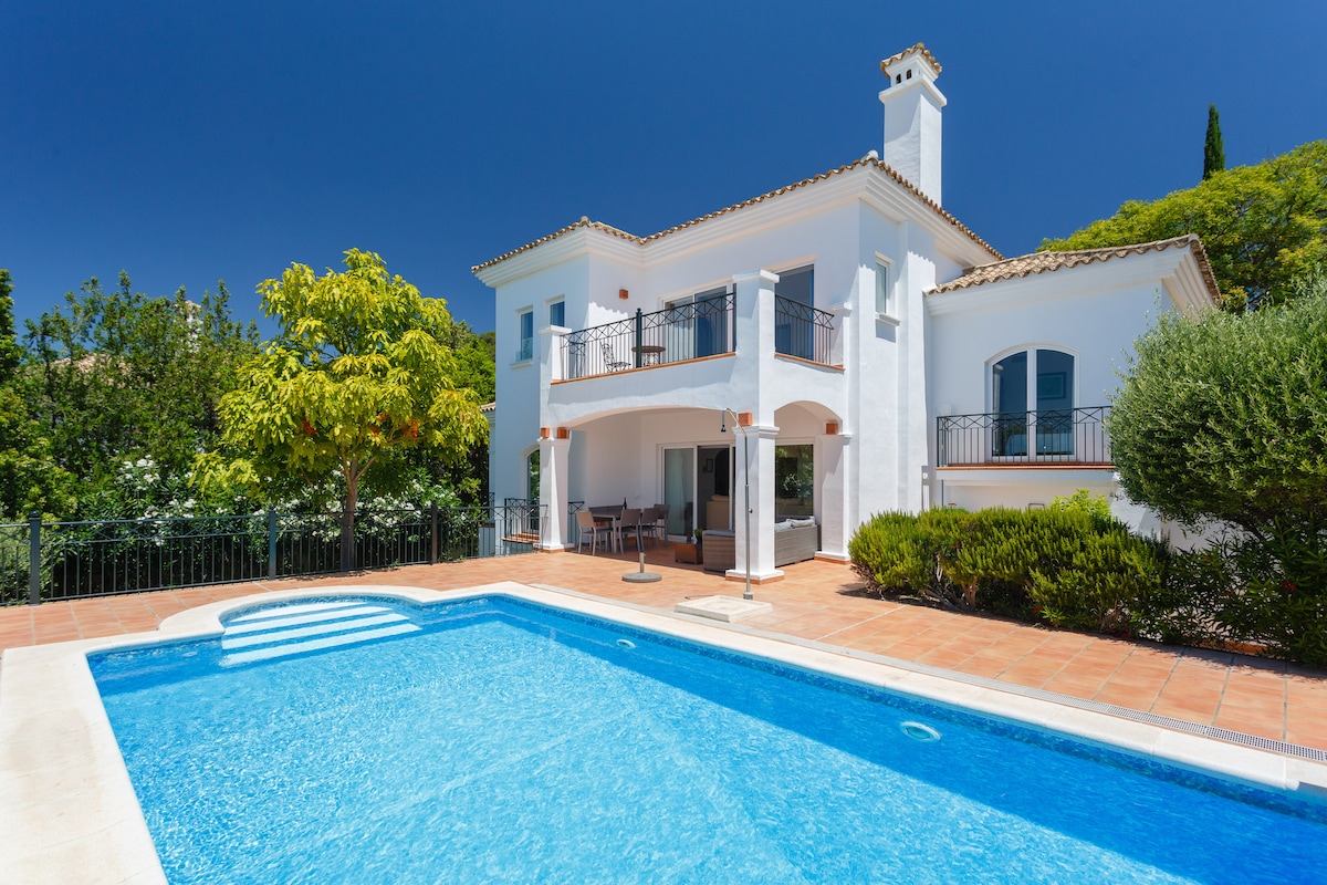 Pivate Luxury 4 bed golf Villa with pool at Arcos