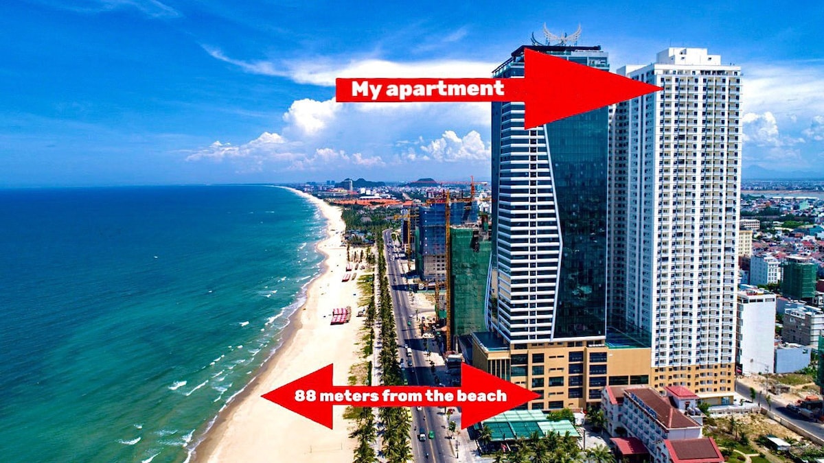 这套公寓位于岘港海滩，面朝大海。