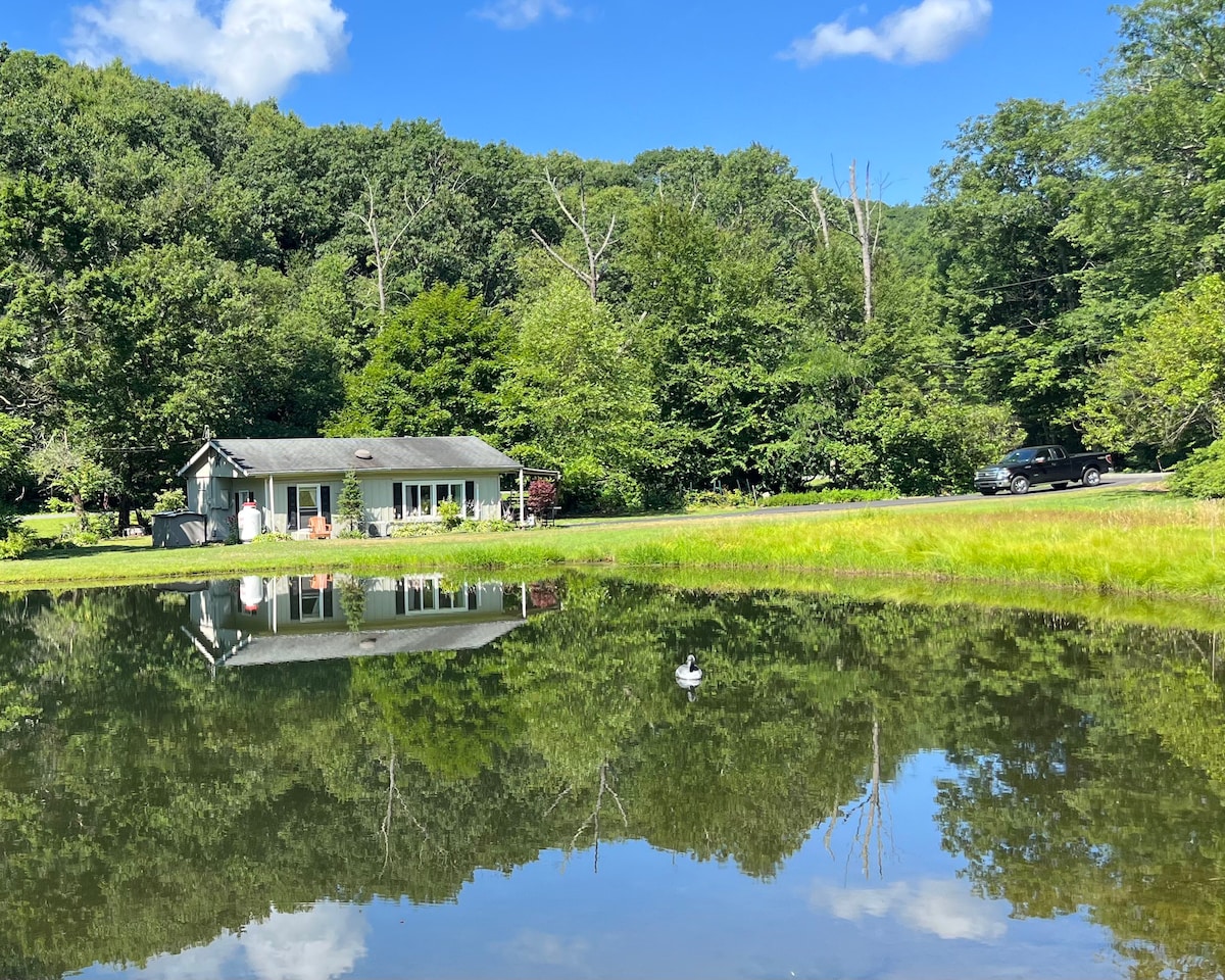 安静的水域小屋--Whole House ， On The Water ！