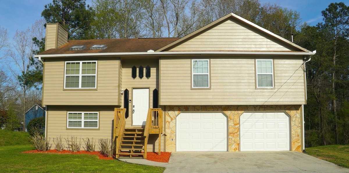 Beautiful Spacious Home Near Atlanta and Six Flags