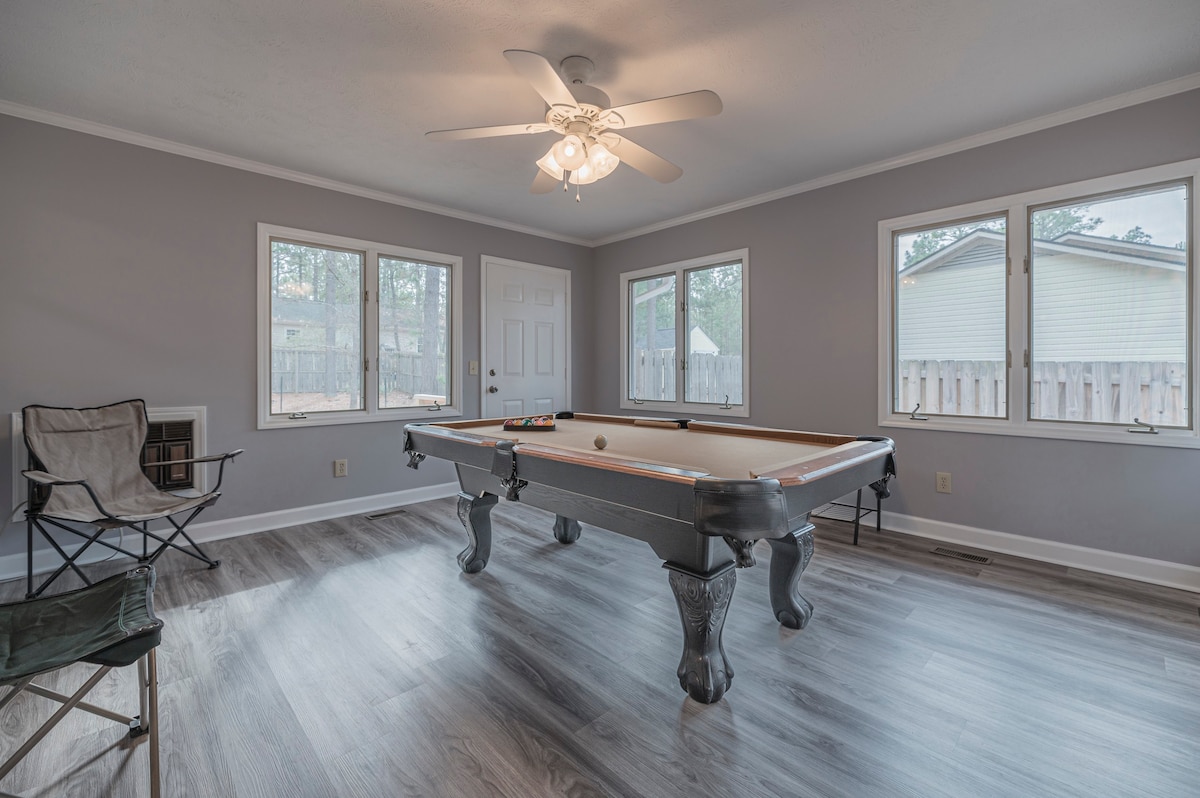 Golf Getaway with Private Pool Table and Games!