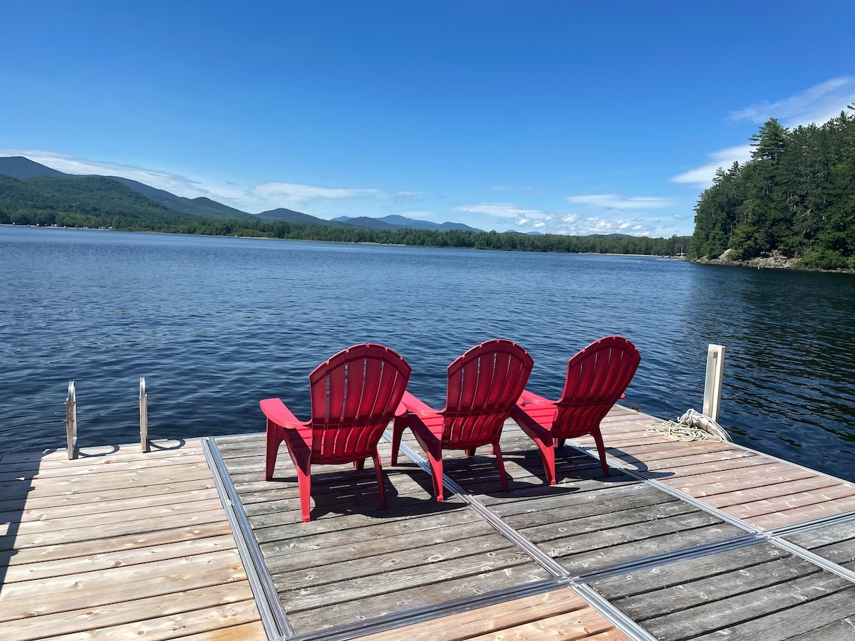 5 BR on Schroon Lake with Pontoon Boat