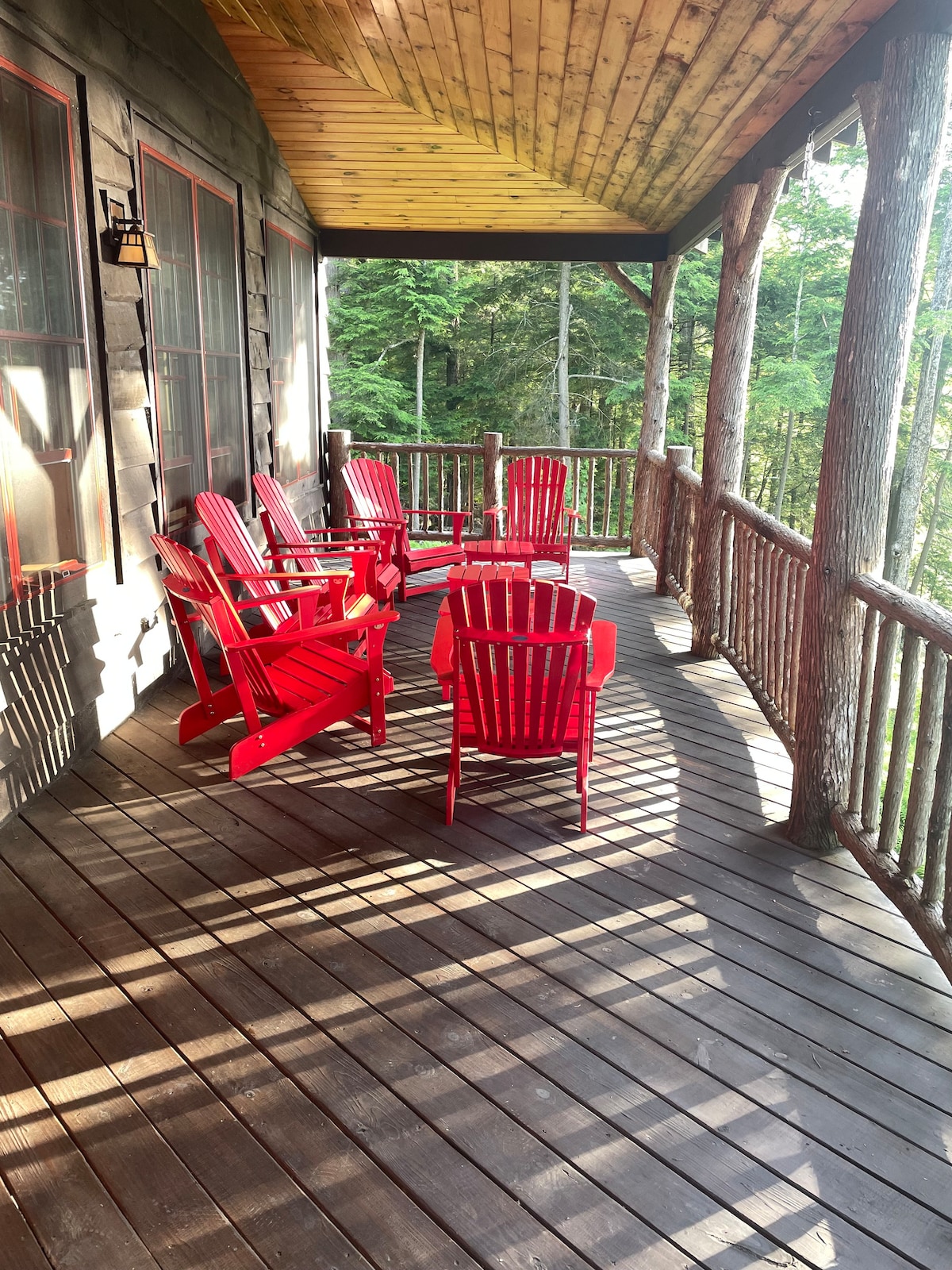 5 BR on Schroon Lake with Pontoon Boat