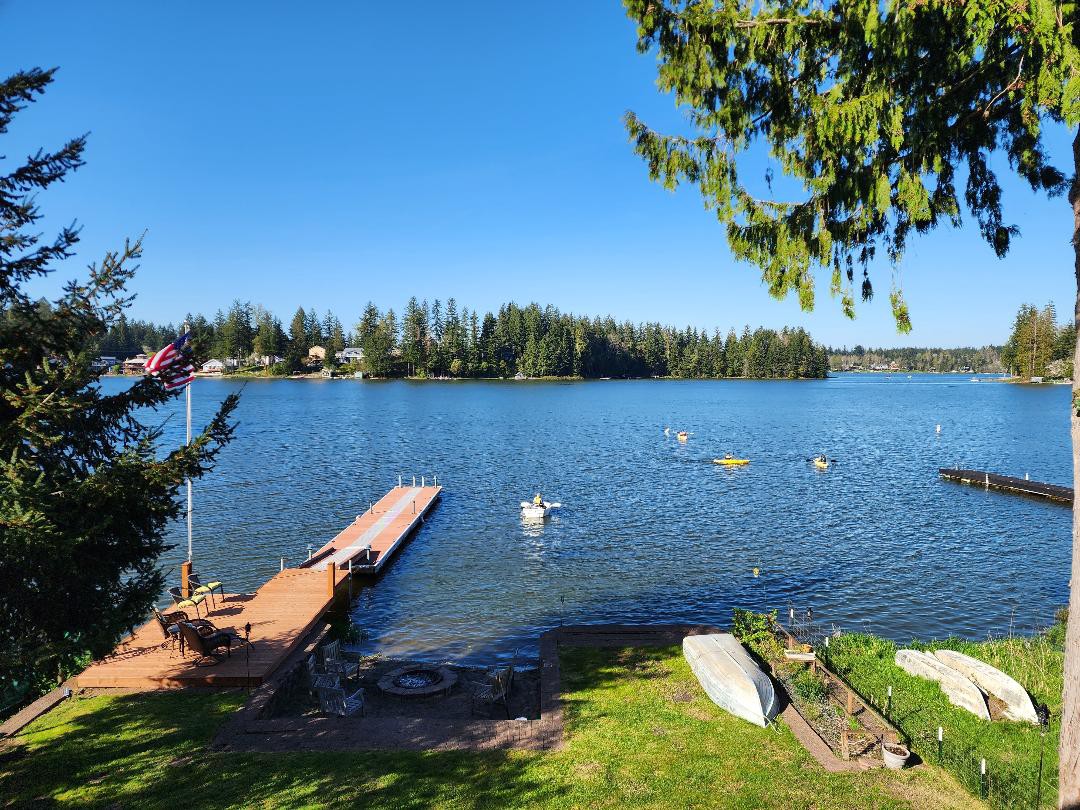 Lake Lawrence Waterfront Retreat