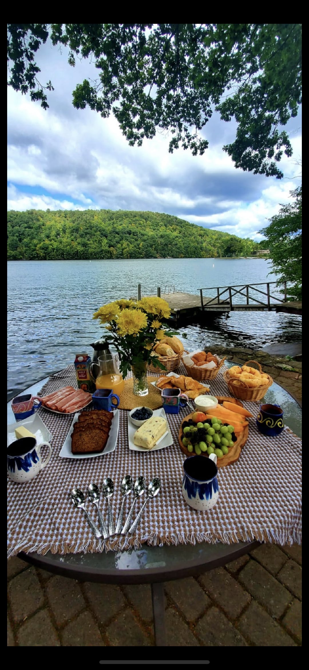 Candlewood Lake House (Lakefront)