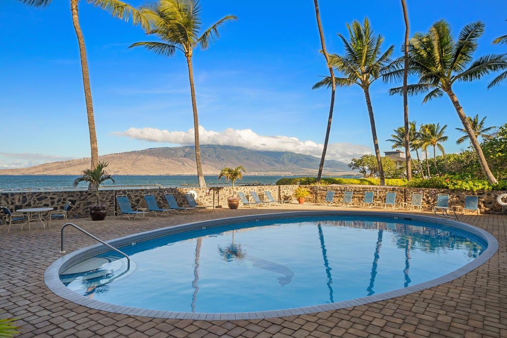 Prime Oceanfront 3BD Menehune Shores 414 ！