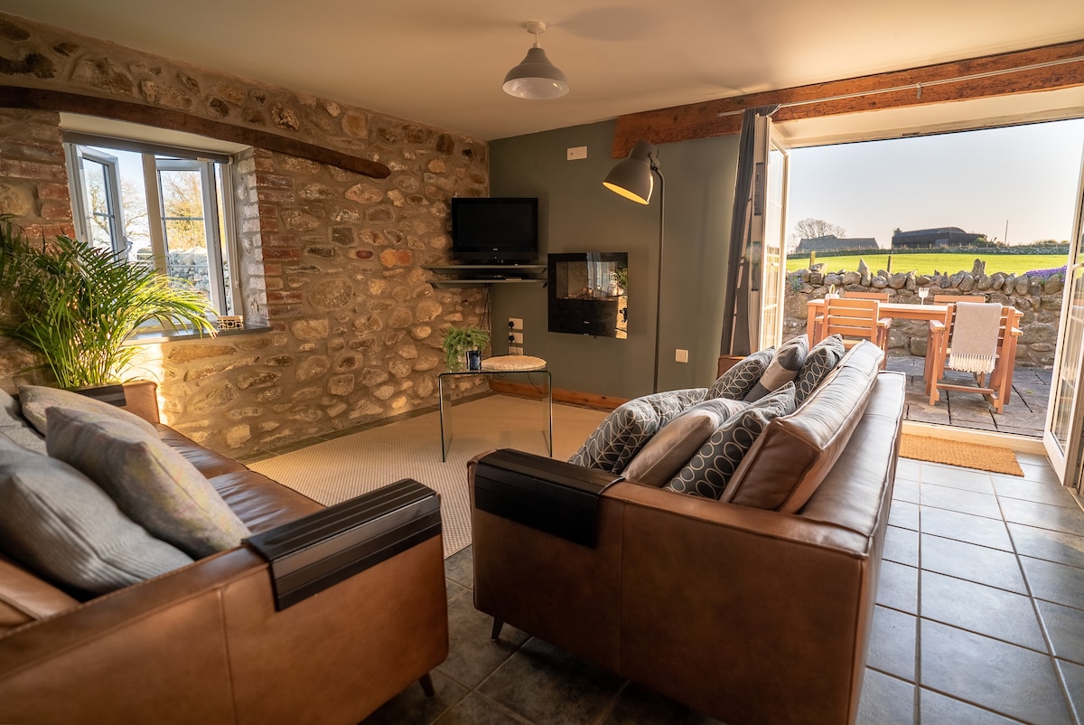 Beudy Stone Barn Conversion with private hot tub