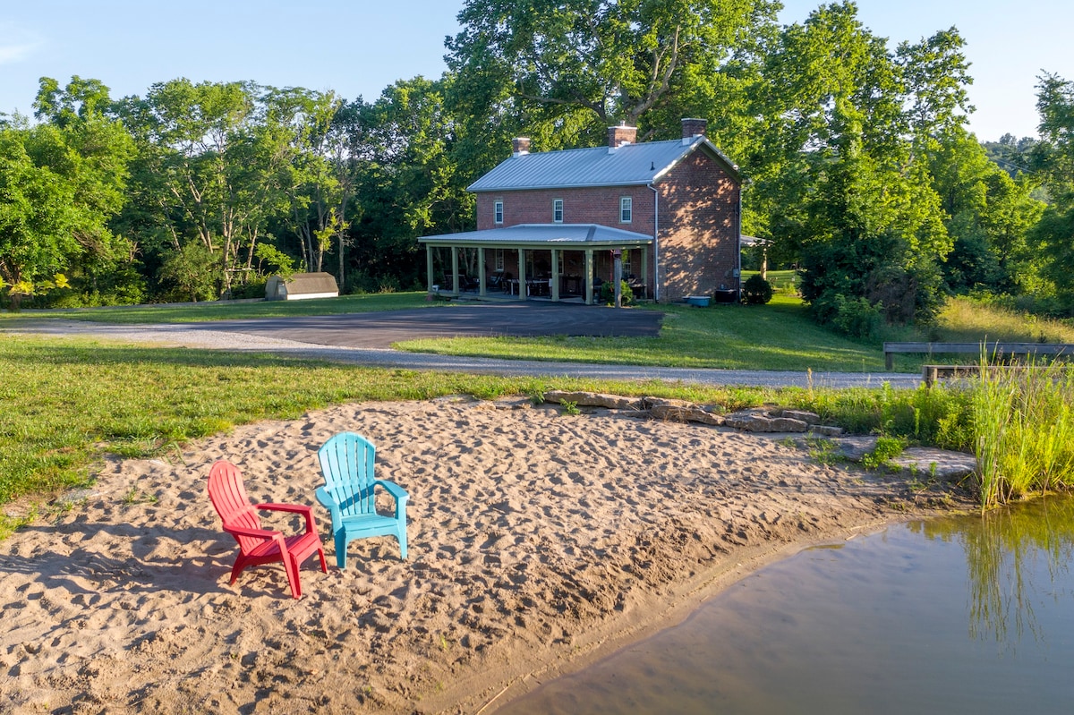 Serenity on the hill - Crooked Crow Farmhouse