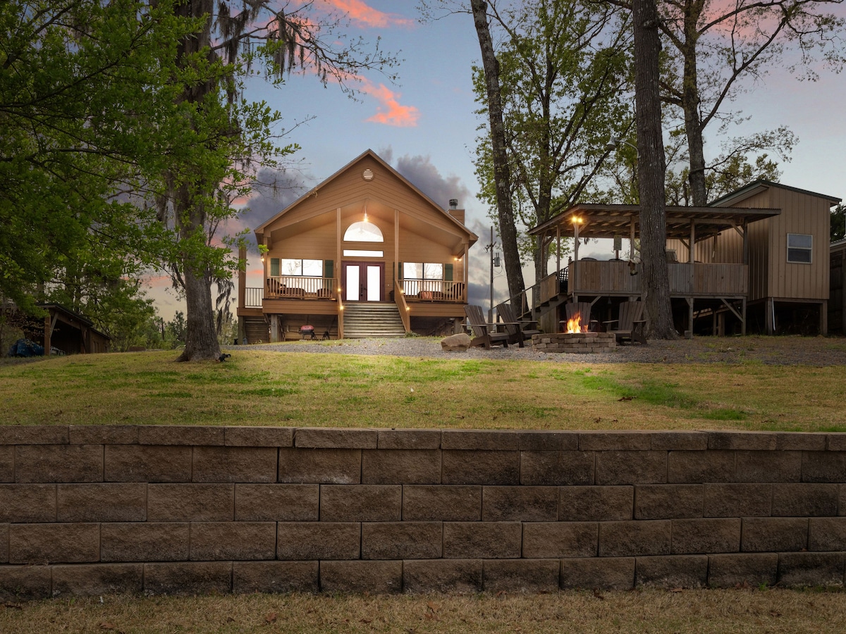 Hooked On Toledo - Lakefront Cabin on Tolo Bend