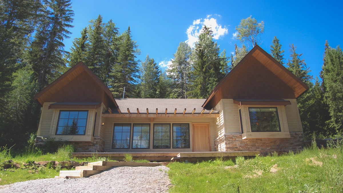 Secluded mountain getaway, easy access to trails