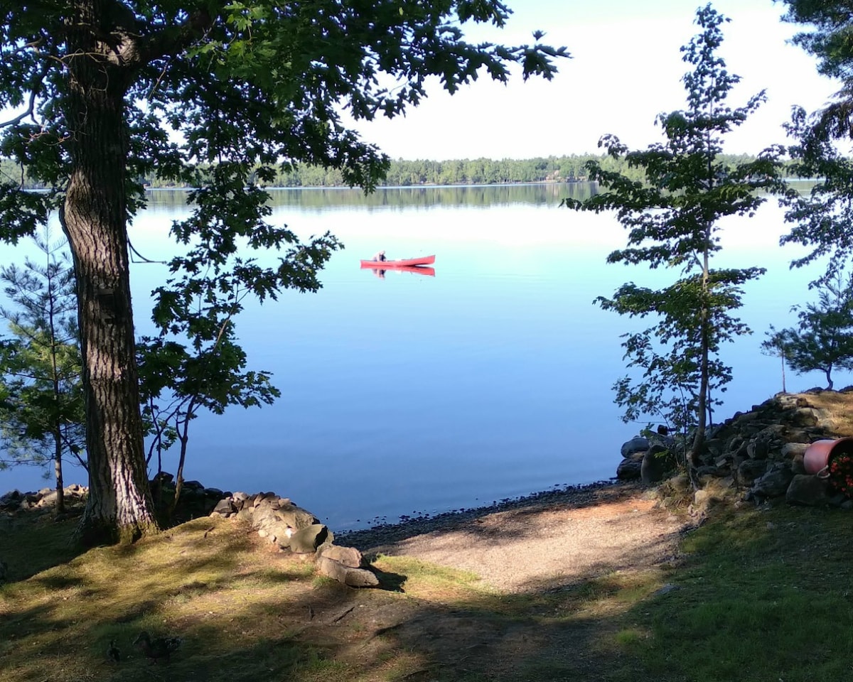 MAINE LAKE-FRONT COTTAGE -与大自然相连