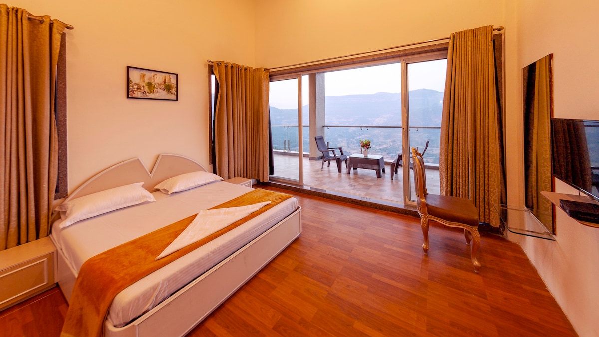 4 BHK Cliffside Villa with Chef and Pool, Lonavala