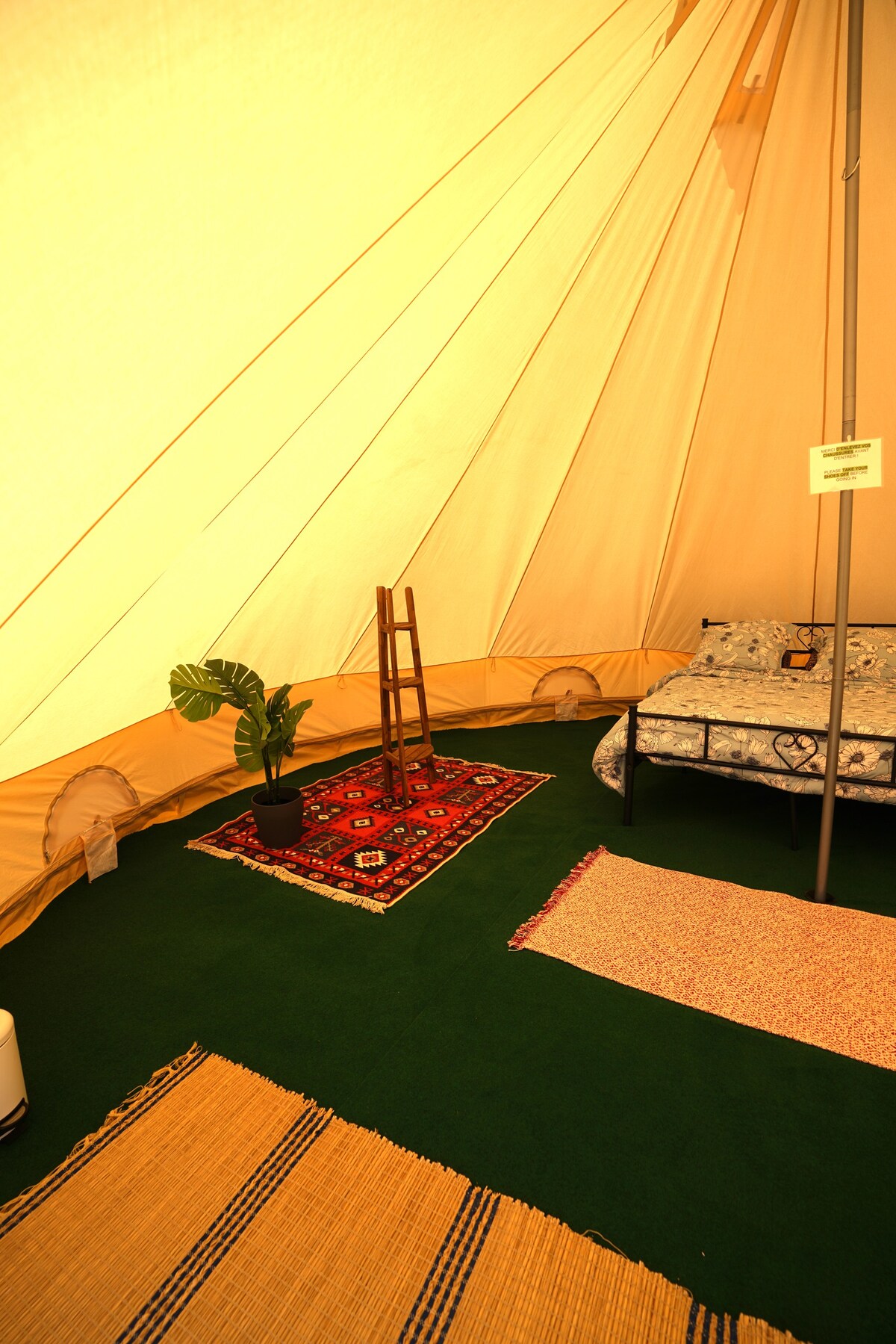 The Bell Tent Red - Camping Arbre de Vie