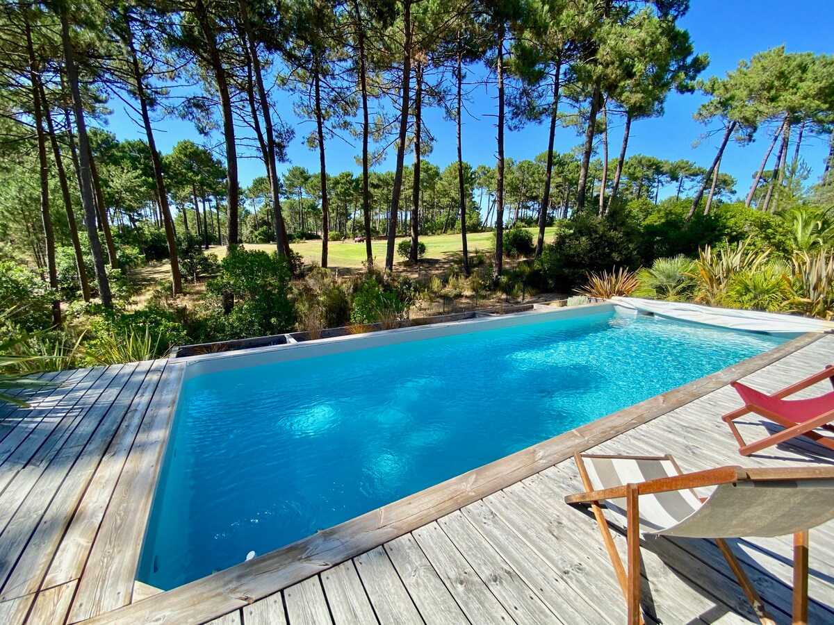 带泳池的Villa les Mimosas别墅，景色迷人