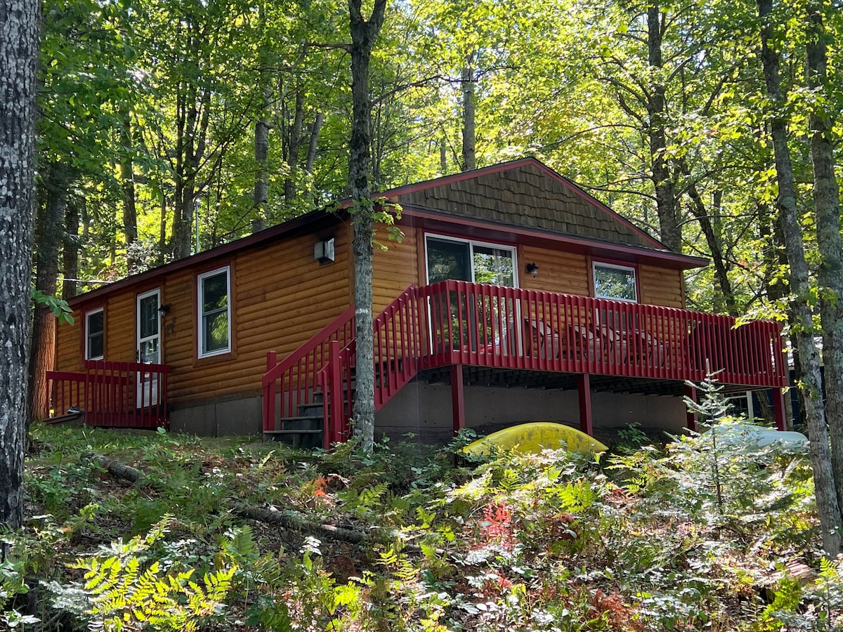 2 bedroom lakefront cottage on Stanley Lake