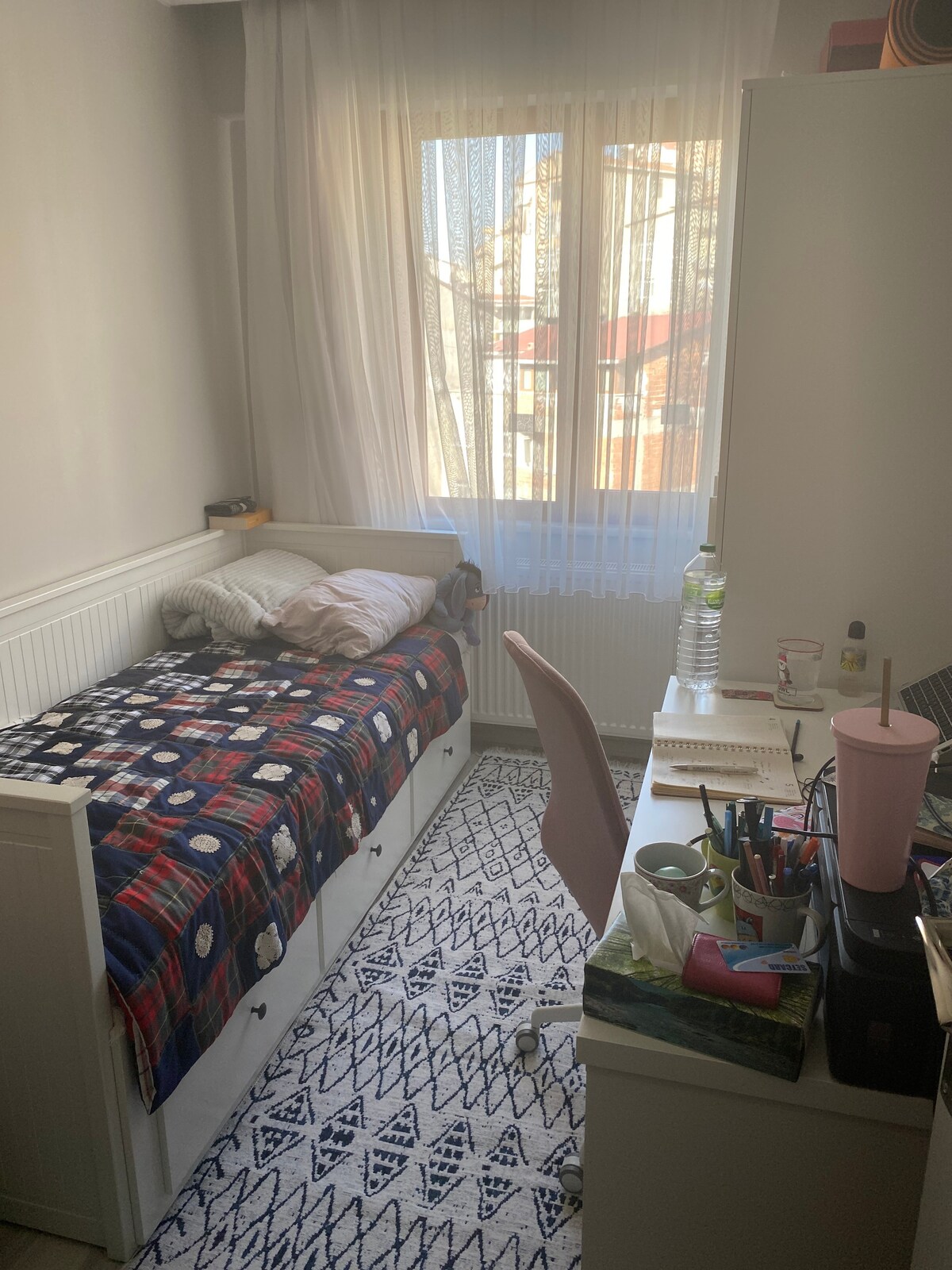 Cozy Room in a Furnished Flat///Only female