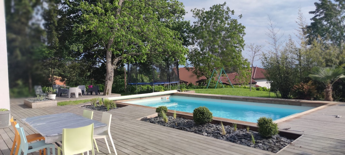 Villa contemporaine avec piscine et vue imprenable