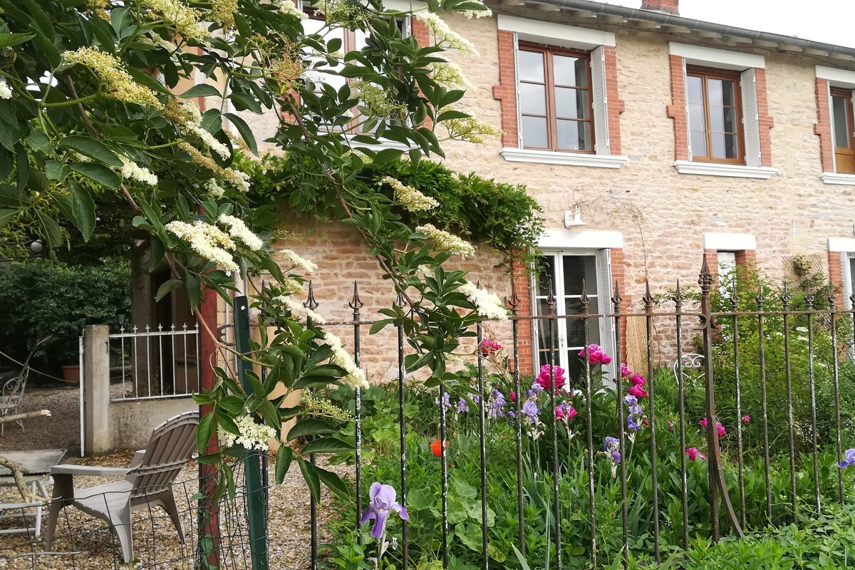 Le Clos des Capucines Azé 1情侣