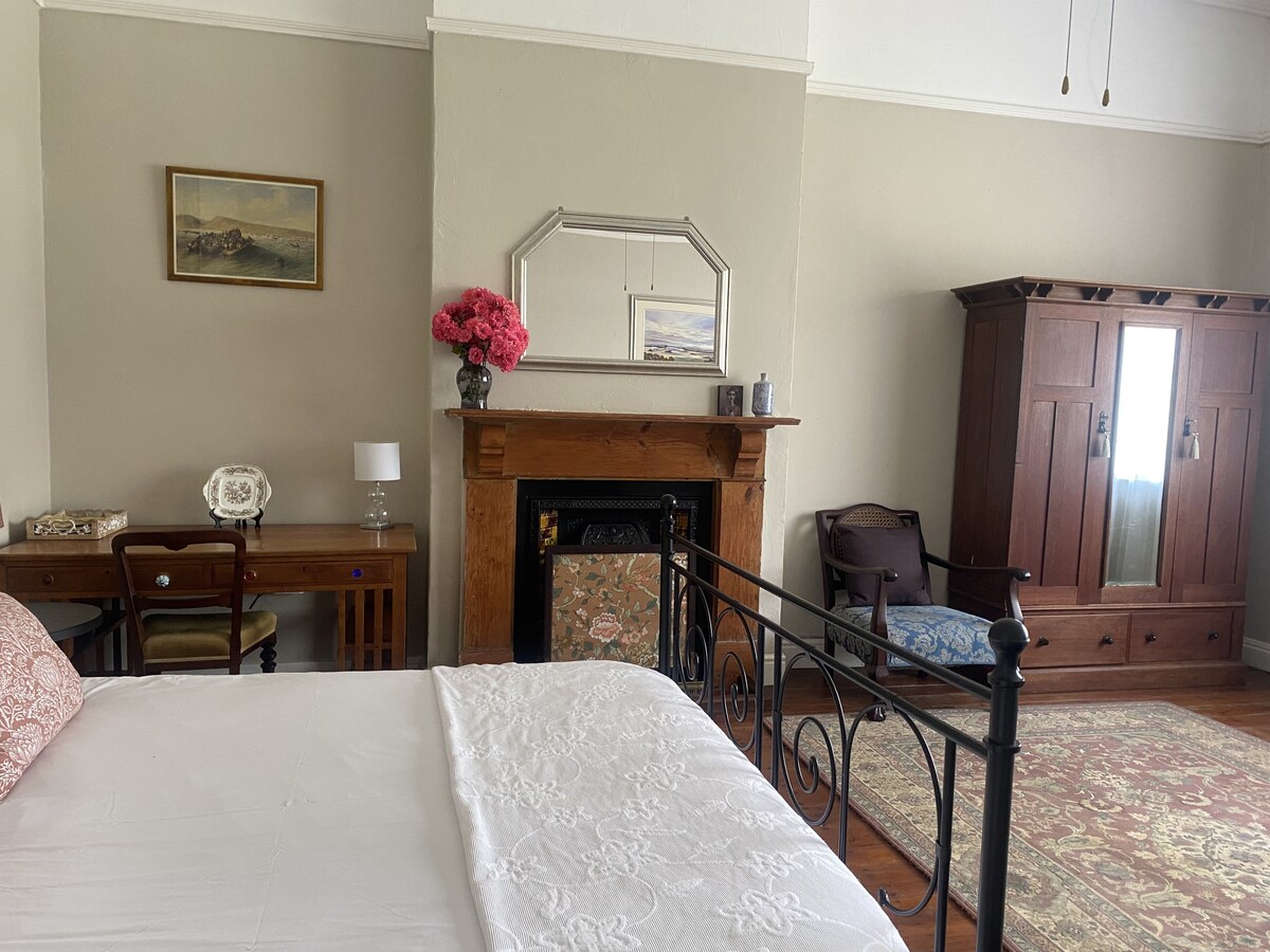 Kingston Farm: Family Apartment, Bed and Breakfast