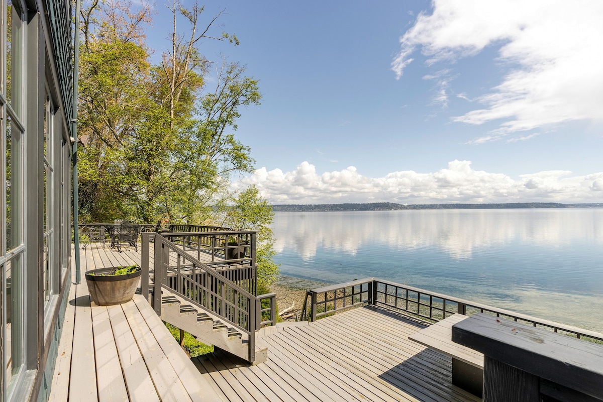 滨瓦雄岛（ Vashon Island ）海滨（ Vashon Island ） ，欣赏雷尼尔山