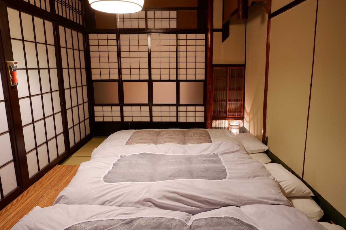 　Sawai ，位于京都花街区历史悠久的町屋的二楼。