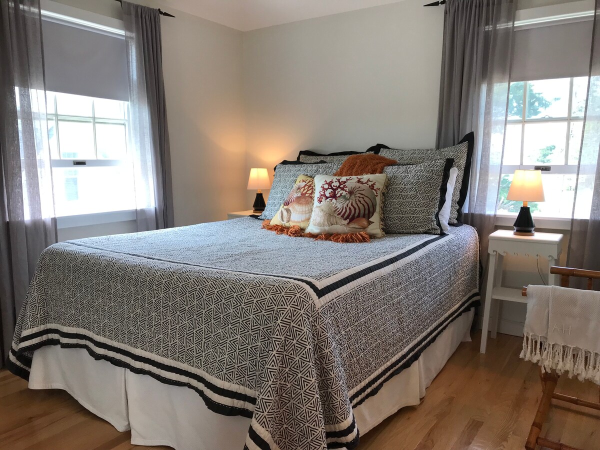 N. Truro Studio Apt. Overlooking Cape Cod Bay