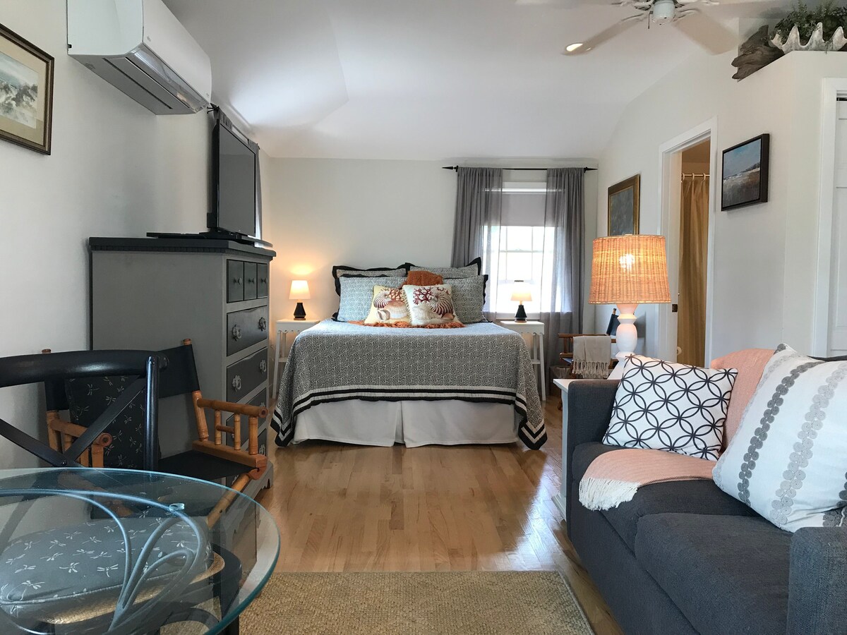 N. Truro Studio Apt. Overlooking Cape Cod Bay