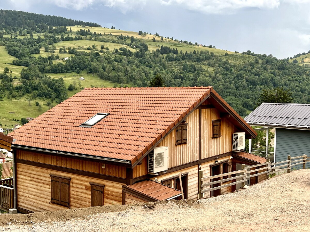 Belvedere乡村小屋，俯瞰山脊的全景