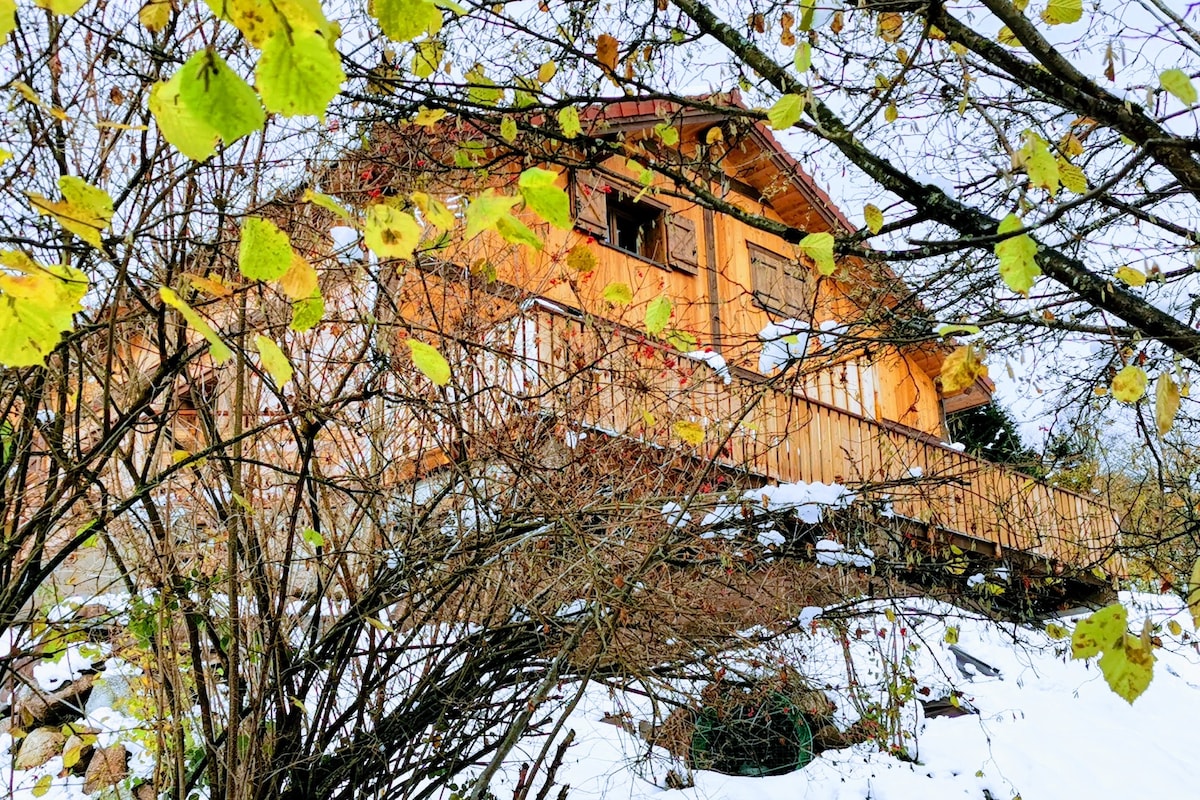 Belvedere乡村小屋，俯瞰山脊的全景