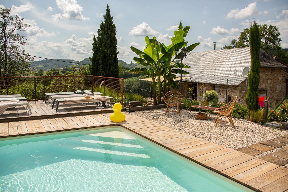 Insolite grange  avec piscine 8 Pers en Corrèze