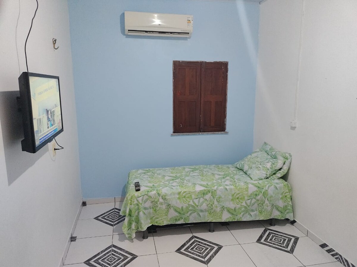 Quarto em casa prox ao Bumbódromo.