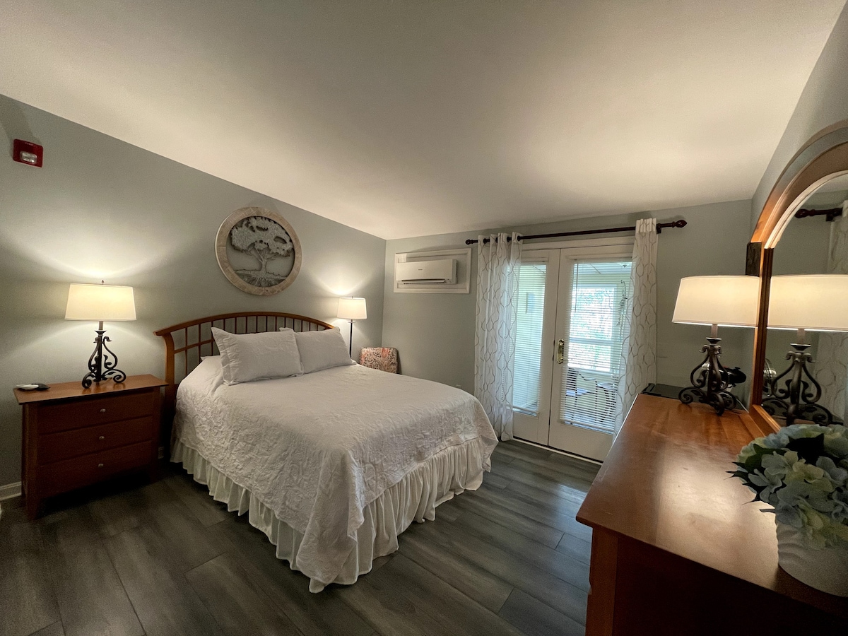 The Inn at Dirickson Creek- Room Four