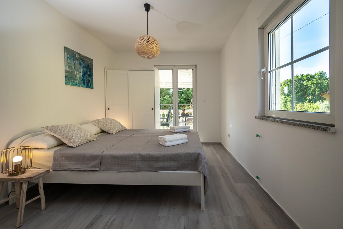 Domic Comfort One-Bedroom Apartment 3