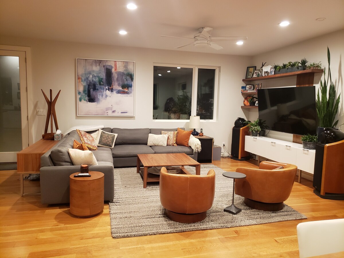 Modern Family Home - Quiet & Convenient Location