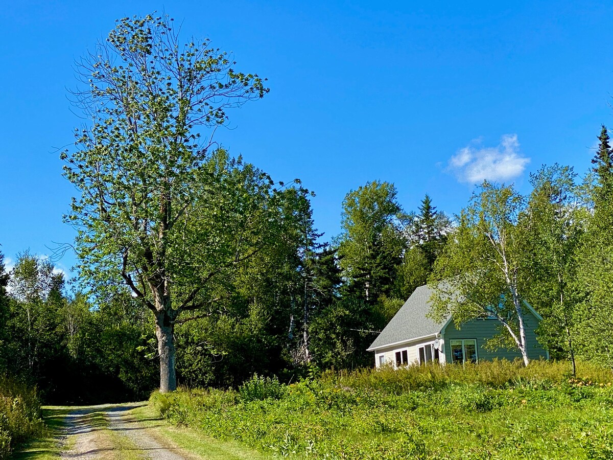 巴德克湾（ Baddeck Bay ）带热水浴缸的海滨小屋