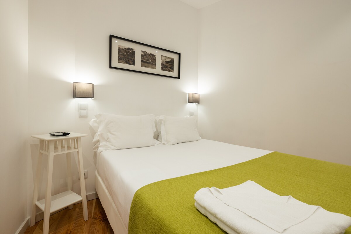 MyStay - Porto Batalha budget double bedroom