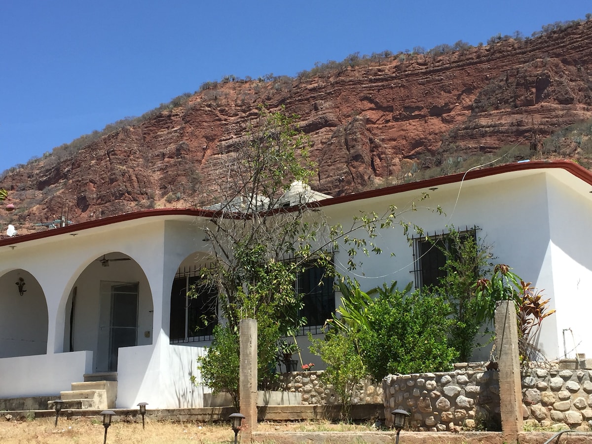 Cerro Rojo房源，配备互联网和空调