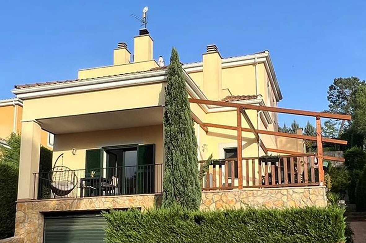 独栋别墅，带泳池，靠近赫罗纳（ Girona ）