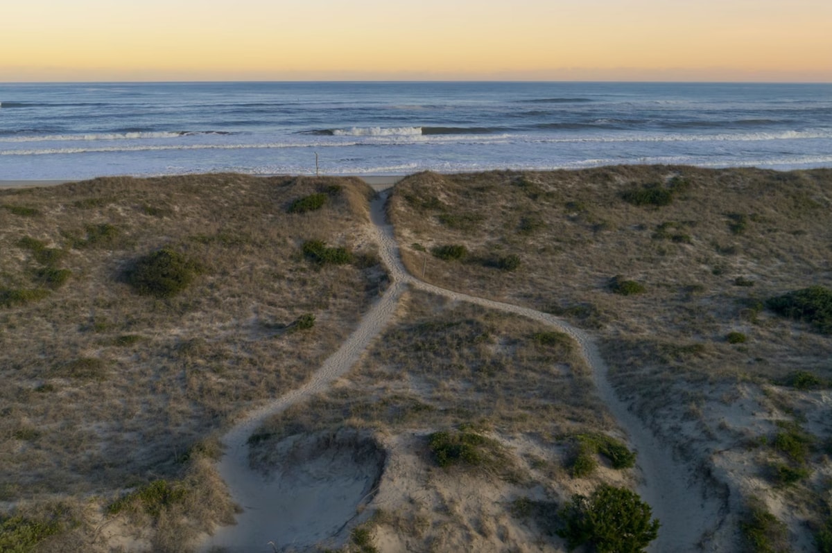 Folly by the Sea. A cozy (+ Pets) oceanfront gem!