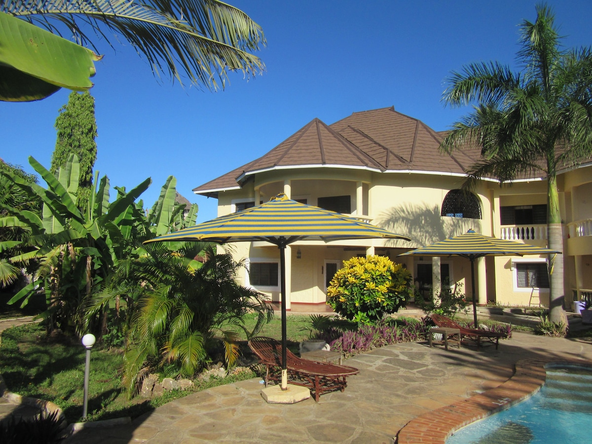 Villa Kasuku with Pool View