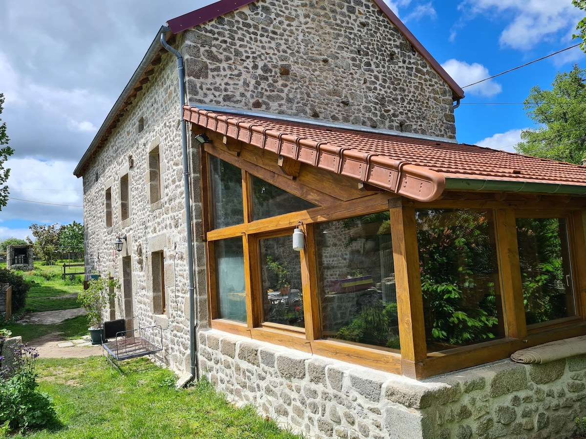 Grande maison creusoise à 1 km d un étang