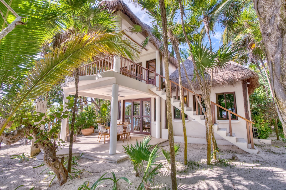 Beachfront Bungalow with Stunning Views, Sleeps 6