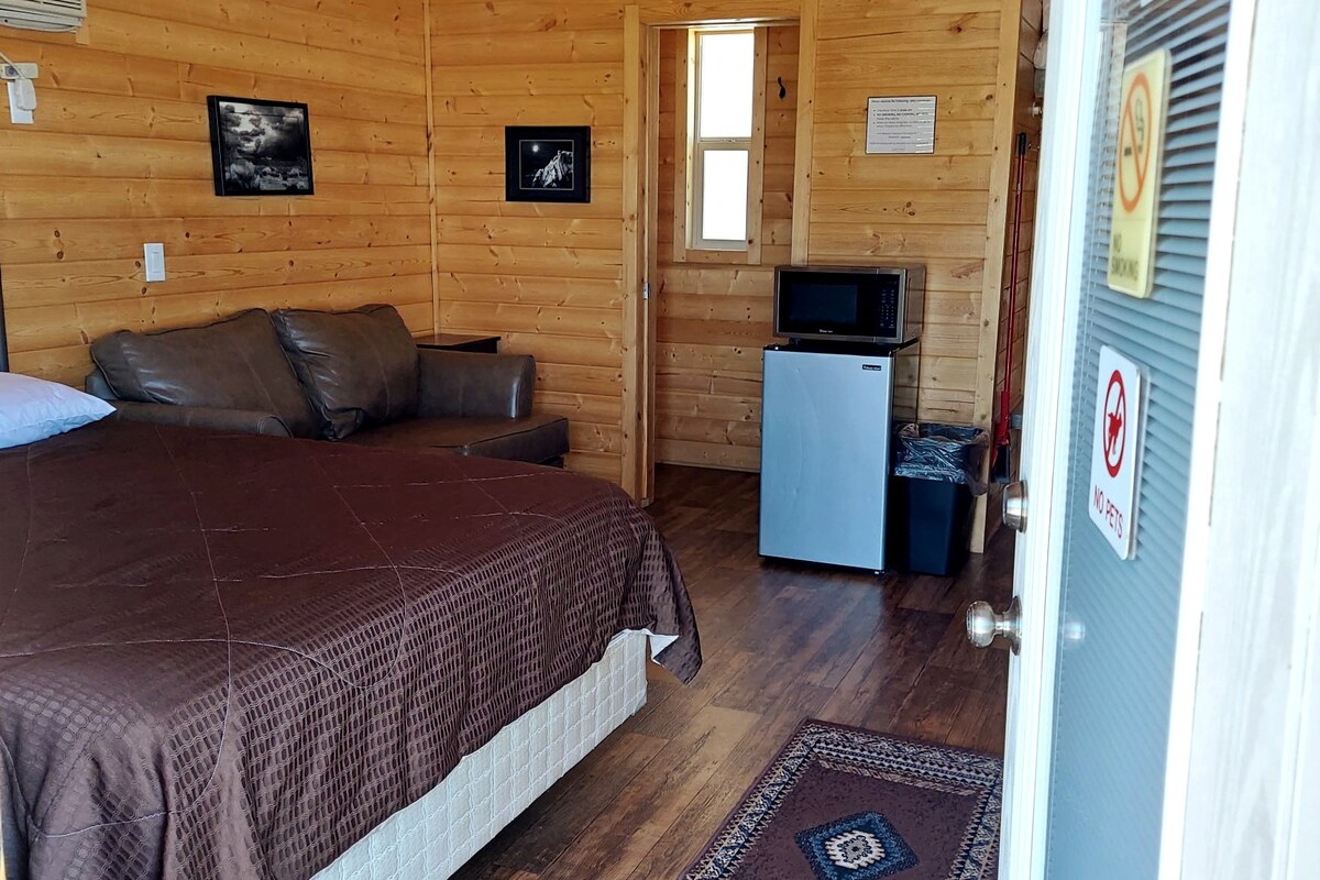 Canyons of Escalante RV Park Deluxe Cabin B