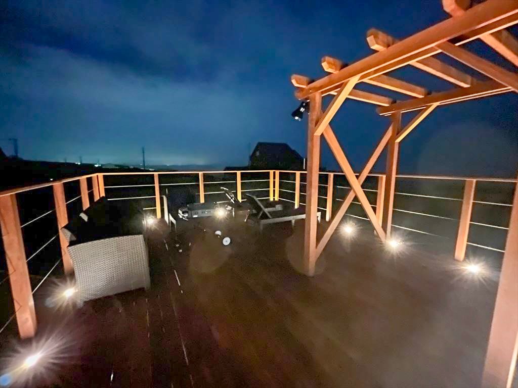 [在海边！]在木质甲板上享受海景烧烤和投影仪，度过一个凉爽的夜晚！