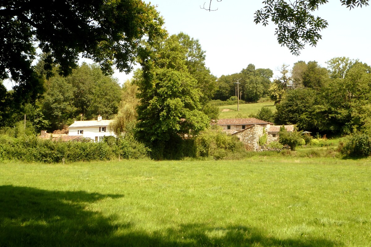 Le Jardin at Chy an Pol ，两座田园诗般的乡村小屋之一