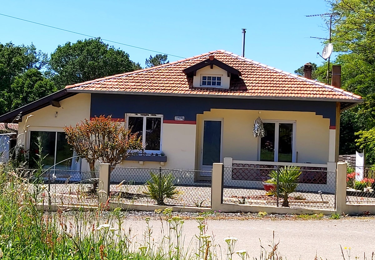 Chambre indépendante avec sdb et piscine